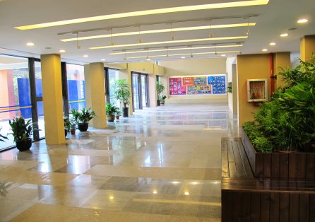 E:\兰生复旦中学文明单位创建\2017\市文明创建体系\5 平安健康达标 校园环境优化\5-17 服务保障\校园景4.JPG