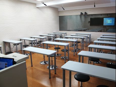 E:\兰生复旦中学文明单位创建\2017\市文明创建体系\5 平安健康达标 校园环境优化\5-17 服务保障\录播教室.jpg