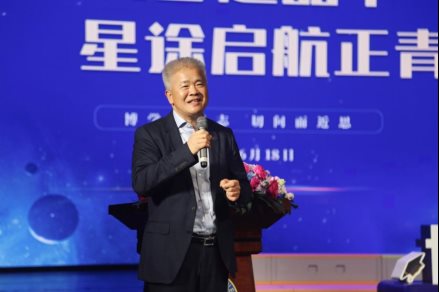 C:\Users\asus\Desktop\2025.6.18毕业典礼\2025.6.18毕业典礼照片\吴坚.jpg